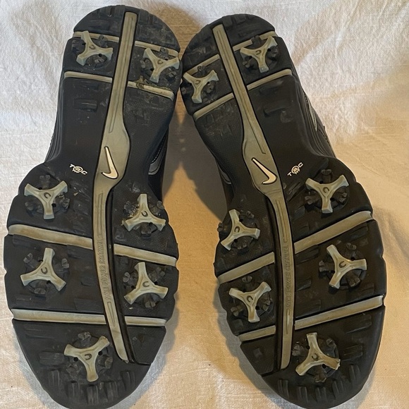 Men’s size 8 / 41 Nike Golf shoes. White and black leather. Barely worn. - Picture 6 of 8